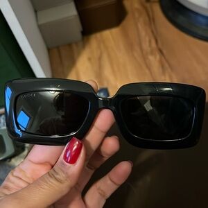 GUCCI SUNGLASSES